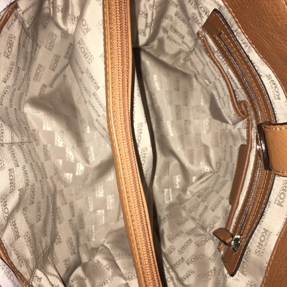 Michael Kors Large Leather Hamilton Bag - Picture 5 of 8